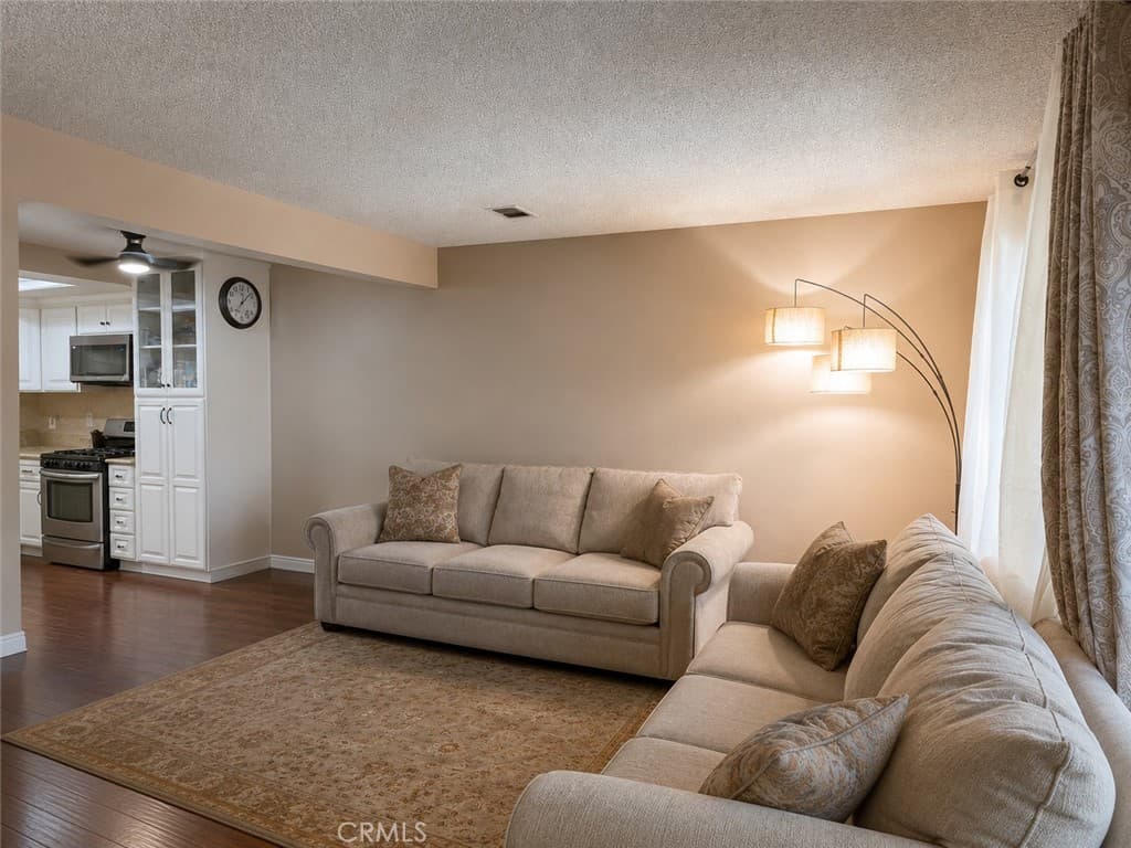 Townhouse at 190 W Grove Street 2, Pomona — photo 5 of 12