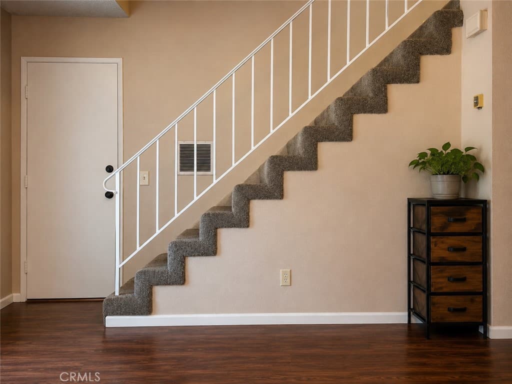 Townhouse at 190 W Grove Street 2, Pomona — photo 7 of 12