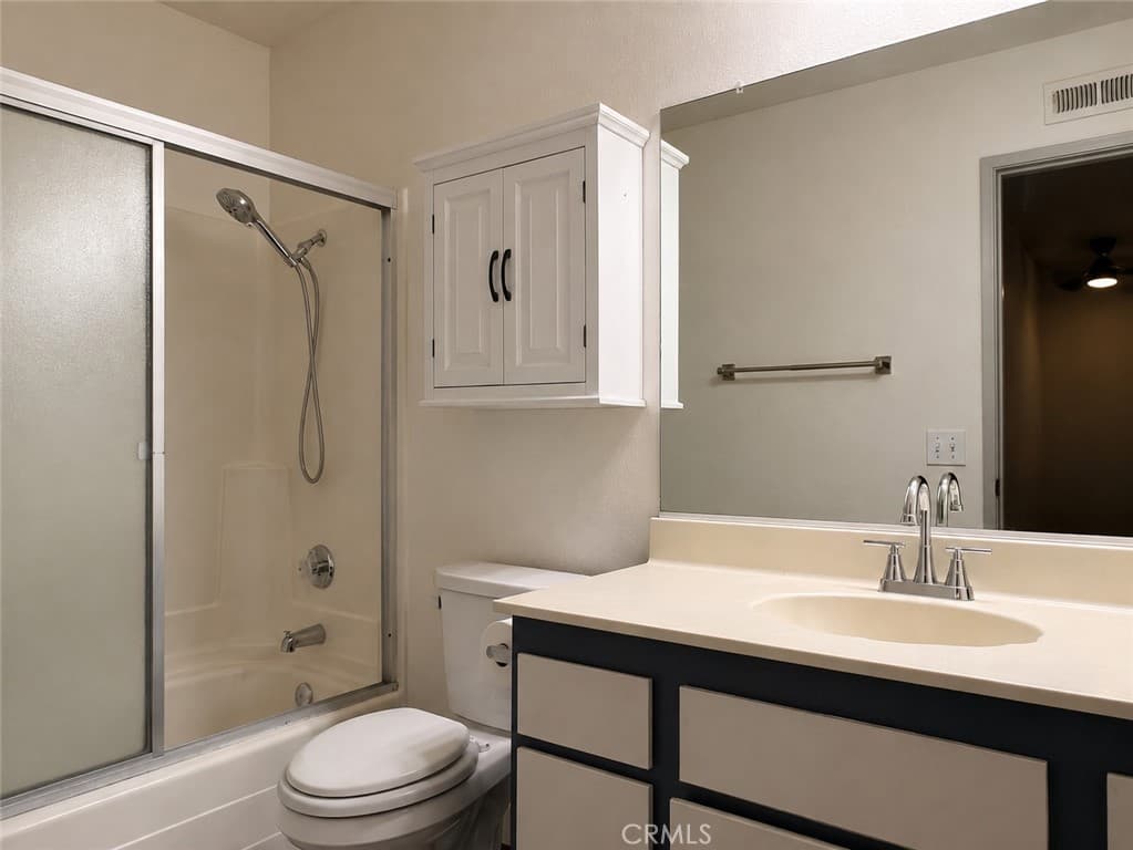 Townhouse at 190 W Grove Street 2, Pomona — photo 9 of 12