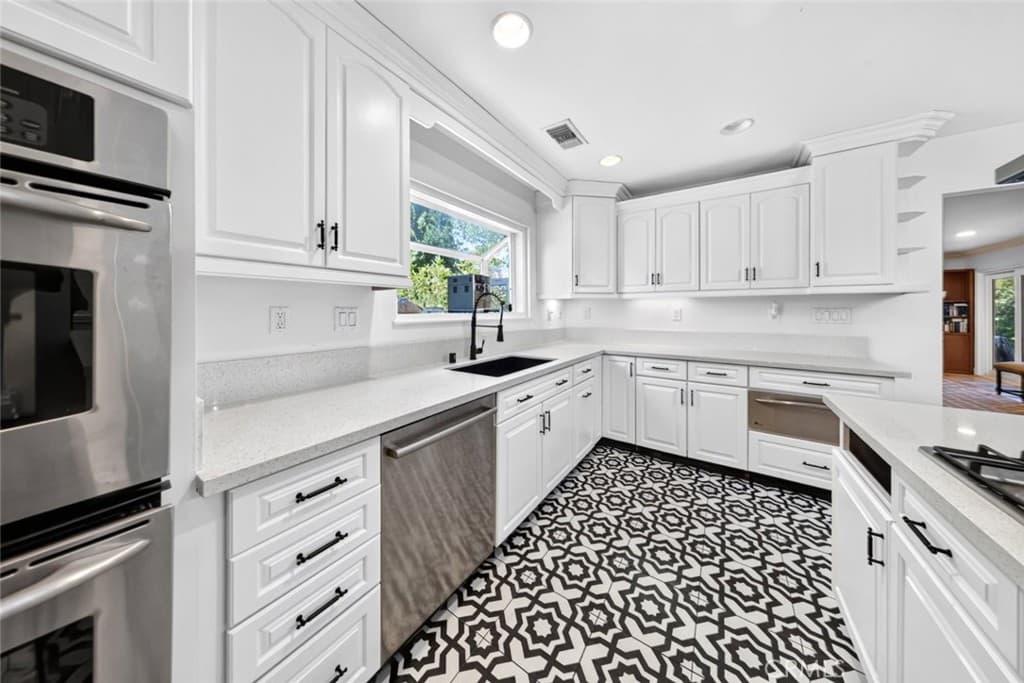 Home at 411 Fordland Avenue, La Verne — photo 12 of 12