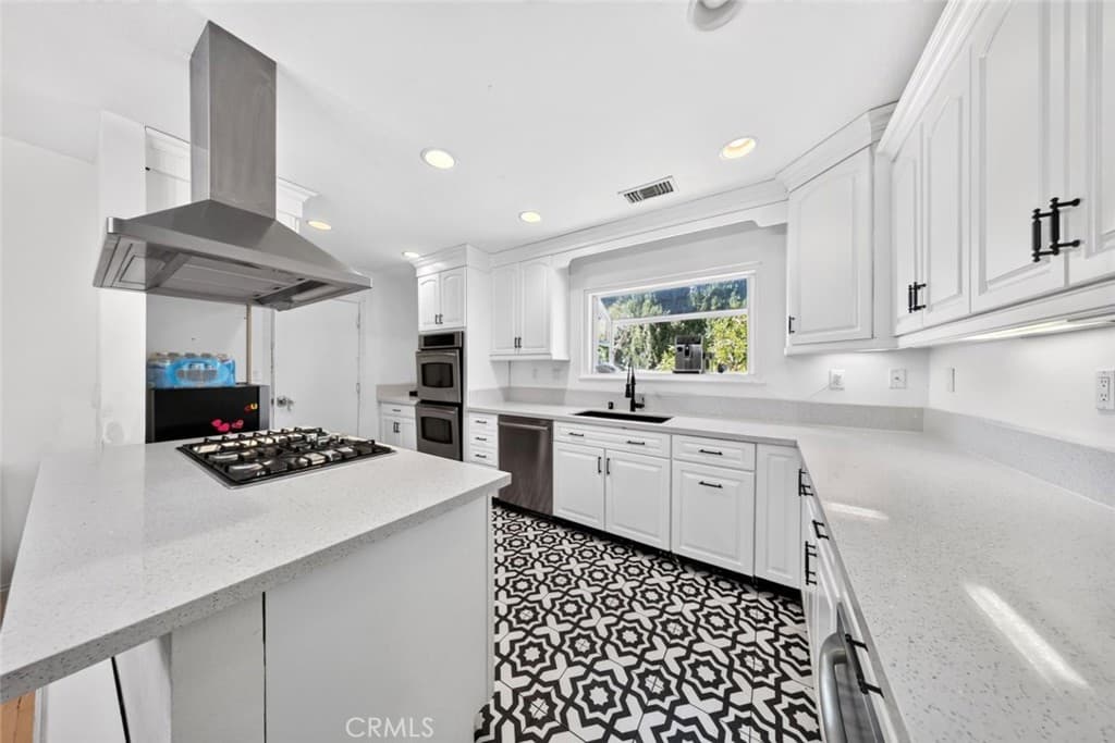 Home at 411 Fordland Avenue, La Verne — photo 9 of 12