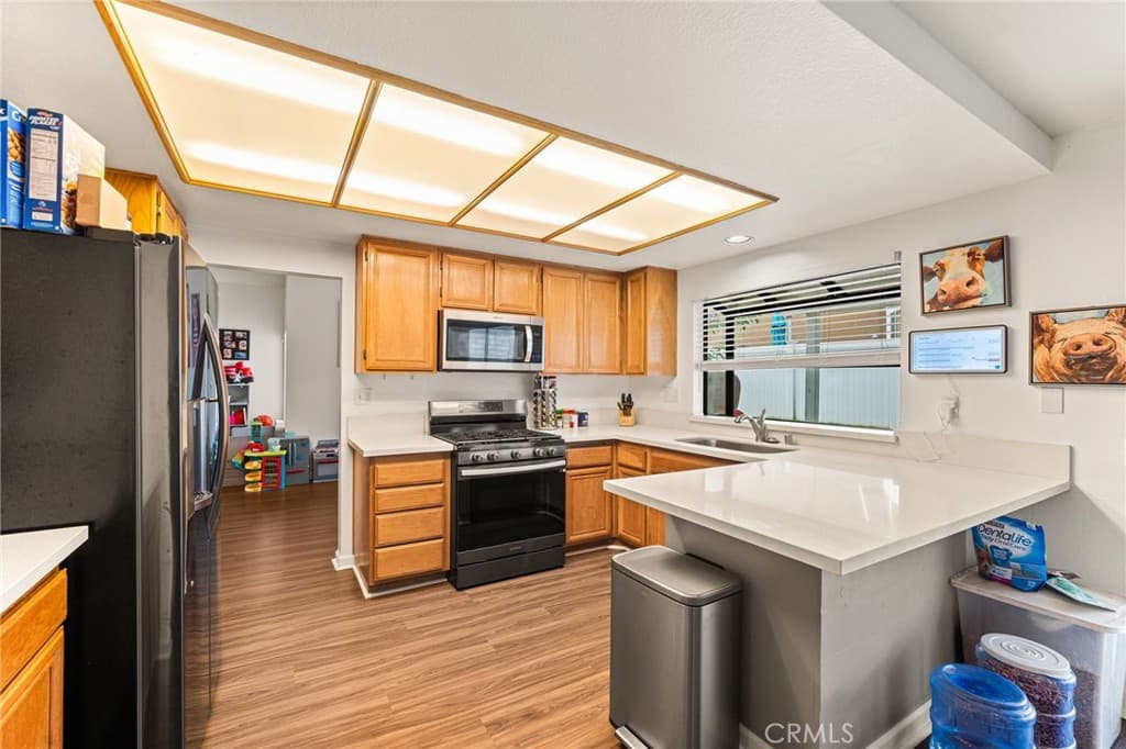 Home at 389 Conestoga Road, San Dimas — photo 4 of 12
