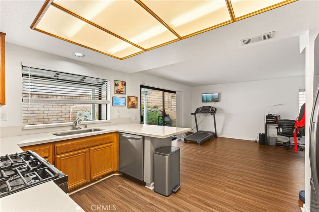 Home at 389 Conestoga Road, San Dimas — photo 6 of 12