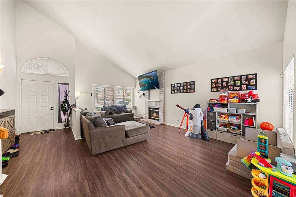 Home at 389 Conestoga Road, San Dimas — photo 9 of 12