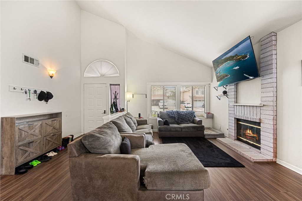 Home at 389 Conestoga Road, San Dimas — photo 10 of 12