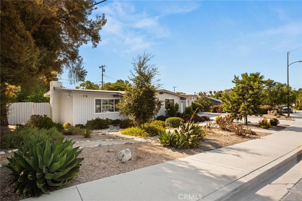 Home at 1686 Longwood Avenue, Claremont — photo 4 of 12