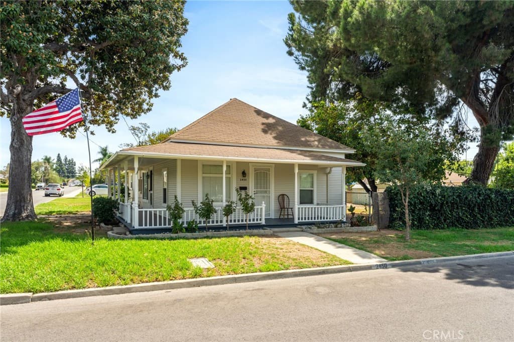 Home at 2450 I, La Verne — photo 3 of 12