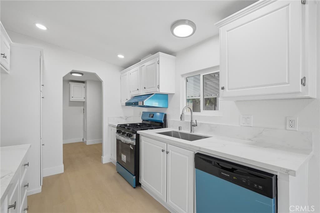 Home at 3530 Damien 141, La Verne — photo 11 of 12