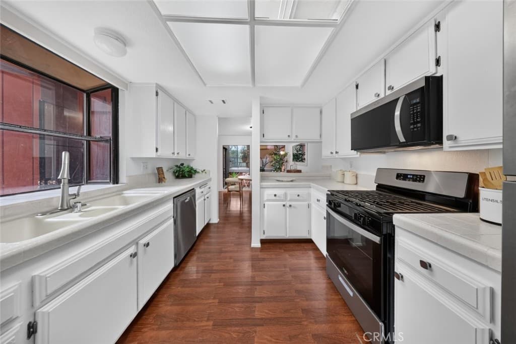 Townhouse at 130 E Via Vaquero, San Dimas — photo 12 of 12