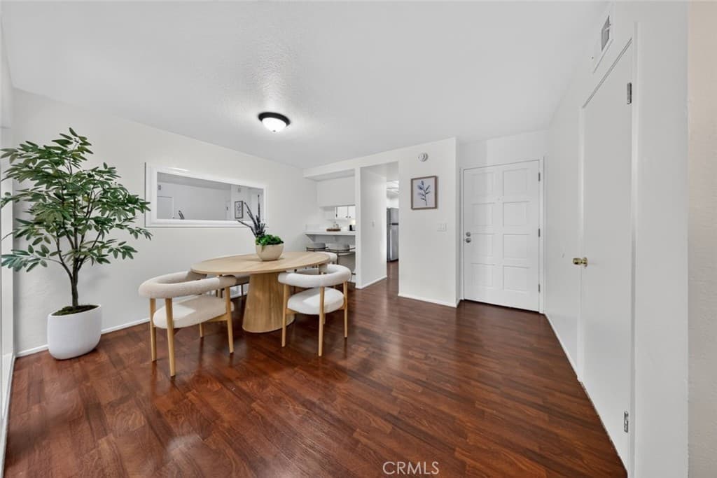 Townhouse at 130 E Via Vaquero, San Dimas — photo 5 of 12