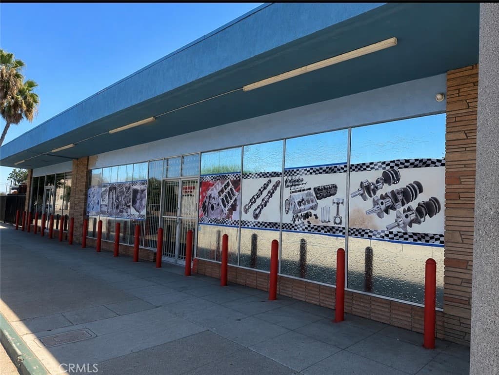 Commercial at 840 E 2nd, Pomona — photo 1 of 6