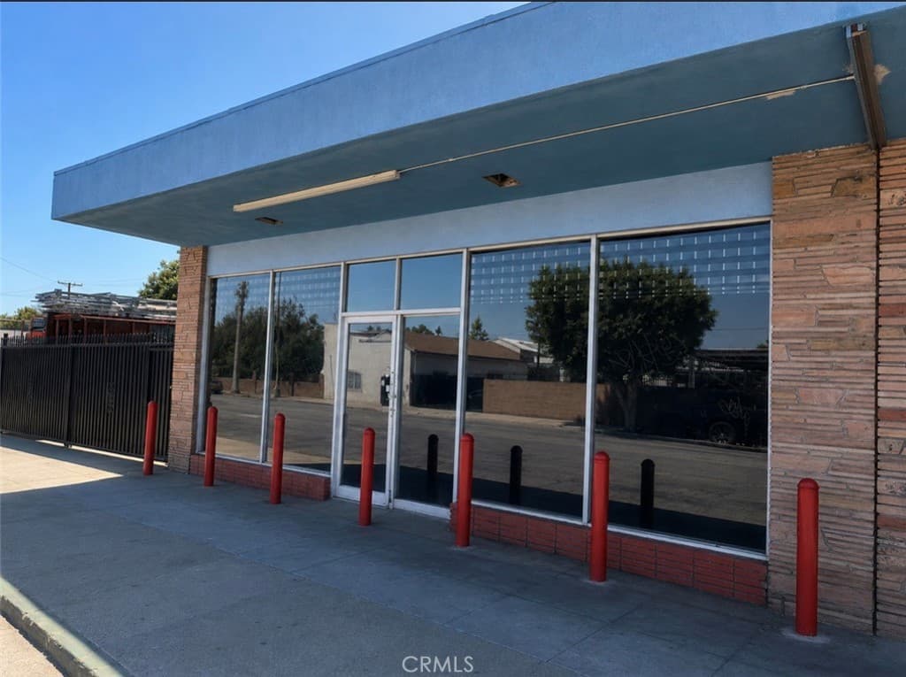 Commercial at 840 E 2nd, Pomona — photo 2 of 6