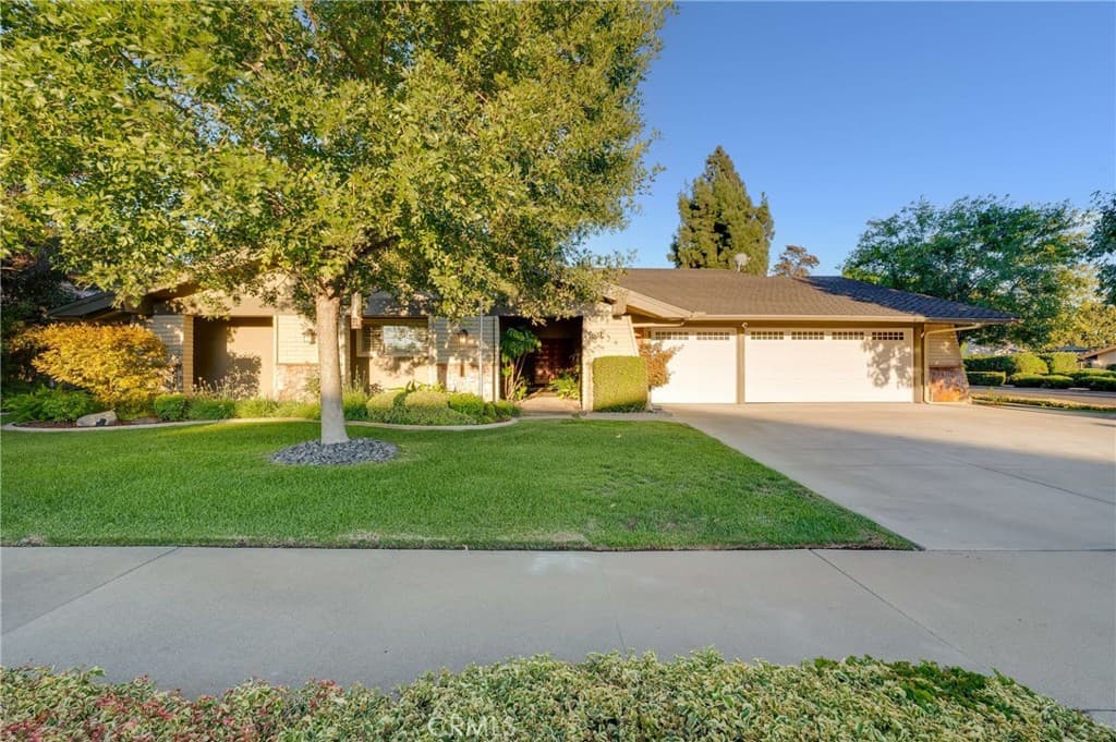 Home at 134 Whispering Oaks, Glendora — photo 2 of 12