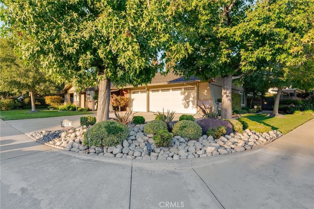 Home at 134 Whispering Oaks, Glendora — photo 3 of 12