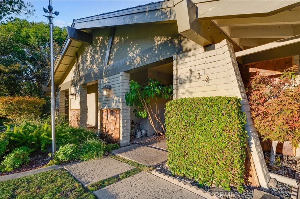 Home at 134 Whispering Oaks, Glendora — photo 5 of 12