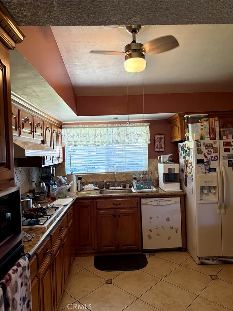 Home at 1245 Ross, Pomona — photo 8 of 12