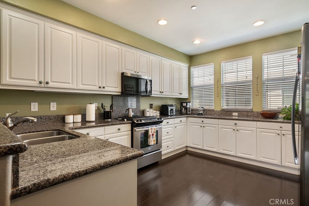 Condo at 821 E Cassia E, Azusa — photo 11 of 12