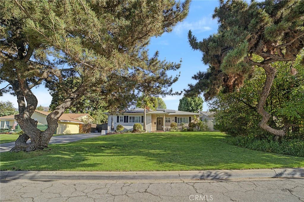 Home at 621 E Cypress Avenue, Glendora — photo 2 of 12