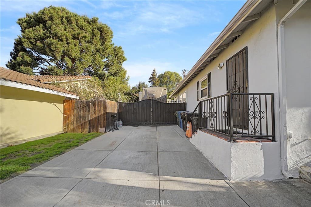 Home at 621 E Cypress Avenue, Glendora — photo 5 of 12