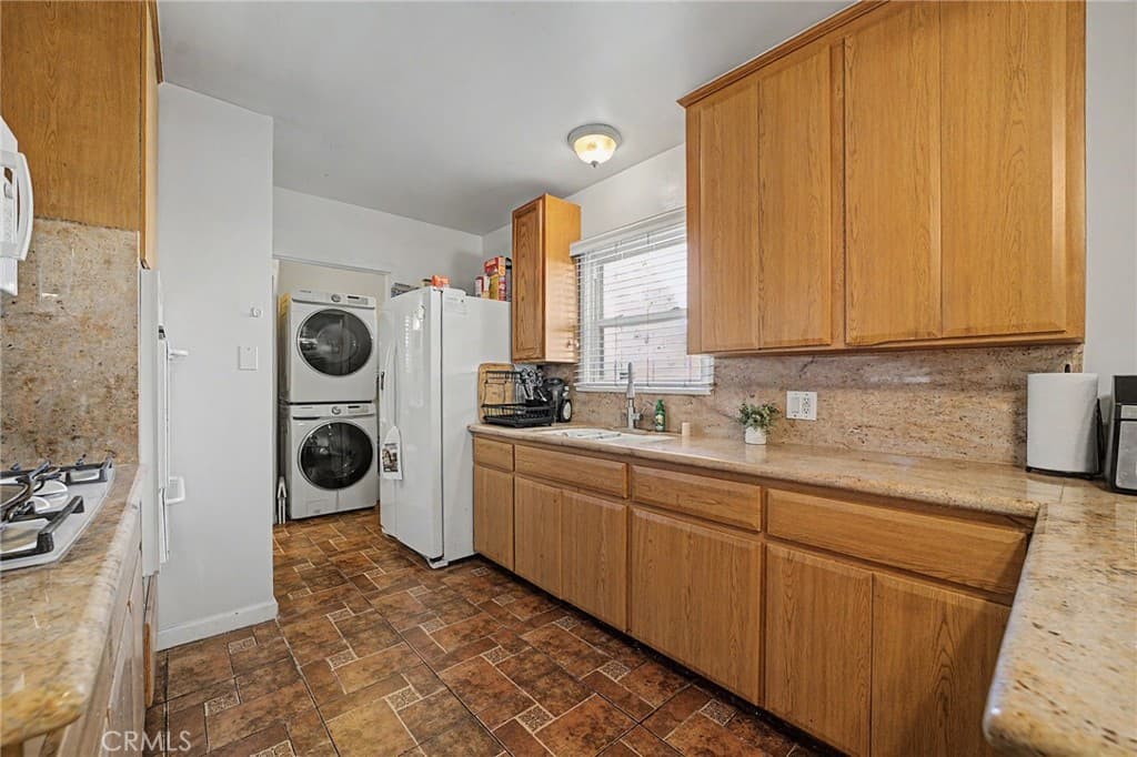 Home at 621 E Cypress Avenue, Glendora — photo 10 of 12