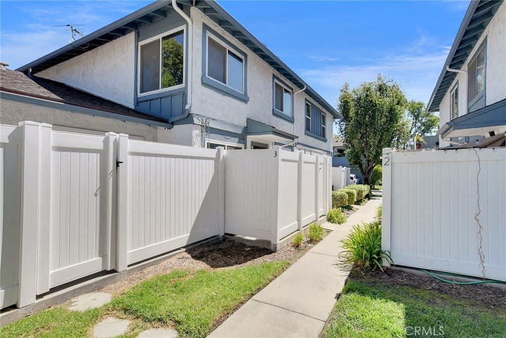 Townhouse at 878 W 13th, Azusa — photo 1 of 12