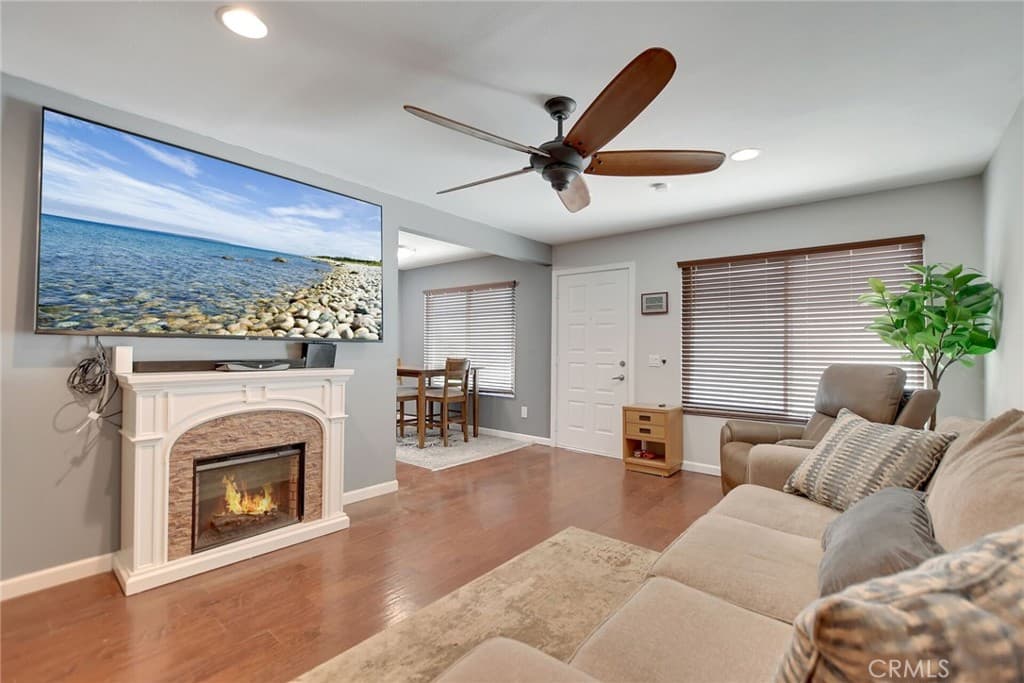 Townhouse at 878 W 13th, Azusa — photo 2 of 12
