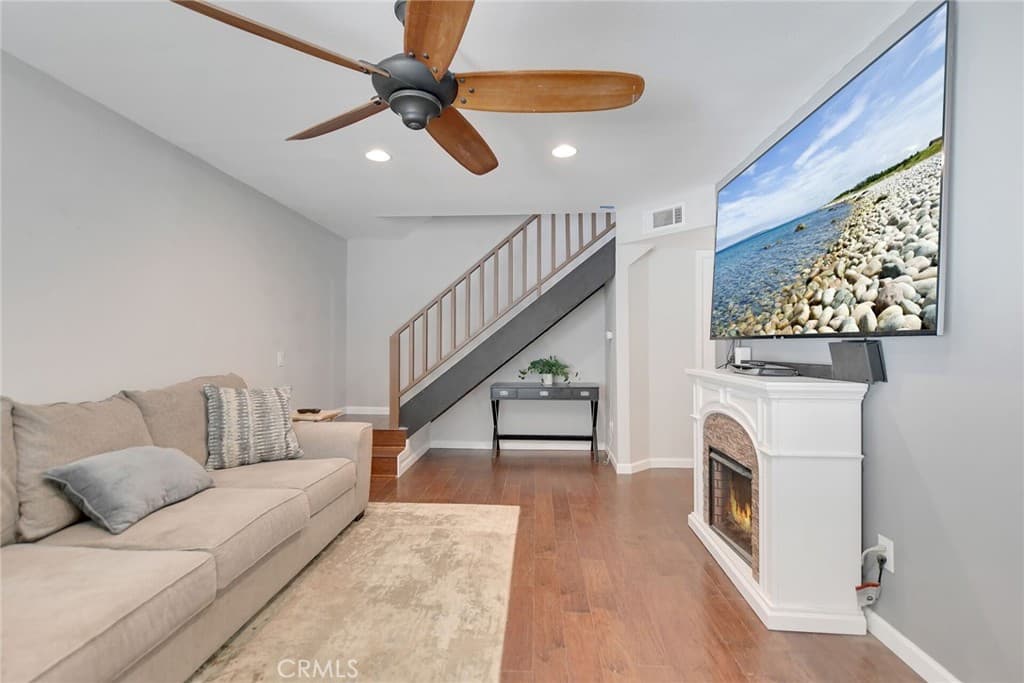 Townhouse at 878 W 13th, Azusa — photo 9 of 12