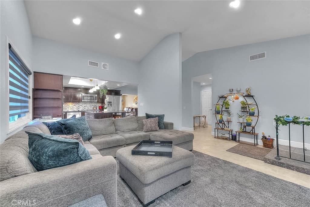 Home at 1537 Meadow Glen, Diamond Bar — photo 11 of 12
