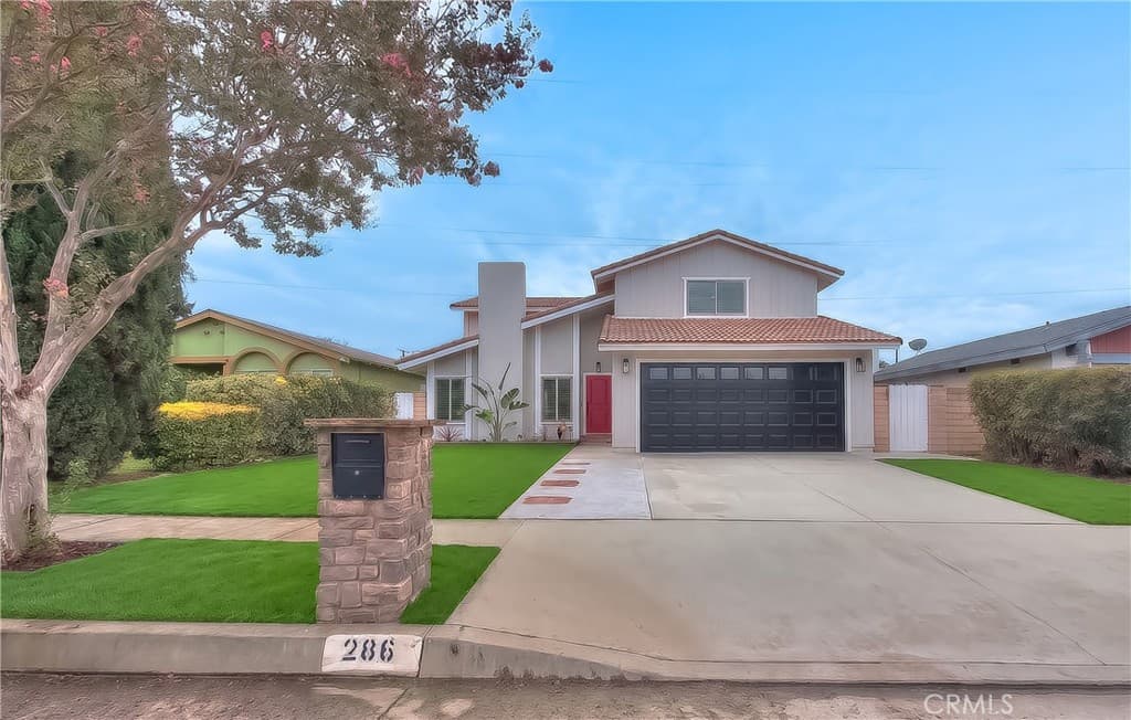 Home at 286 W Renwick, Azusa — photo 3 of 12