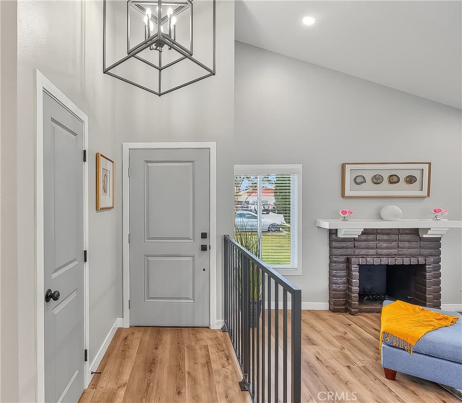 Home at 286 W Renwick, Azusa — photo 6 of 12