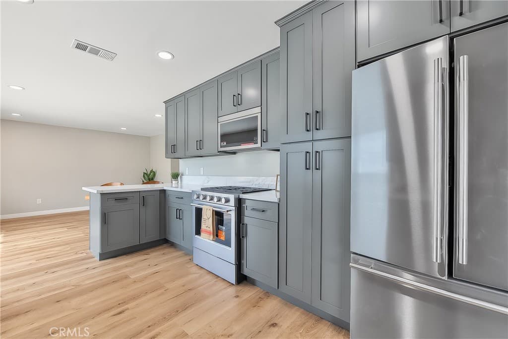 Home at 286 W Renwick, Azusa — photo 9 of 12