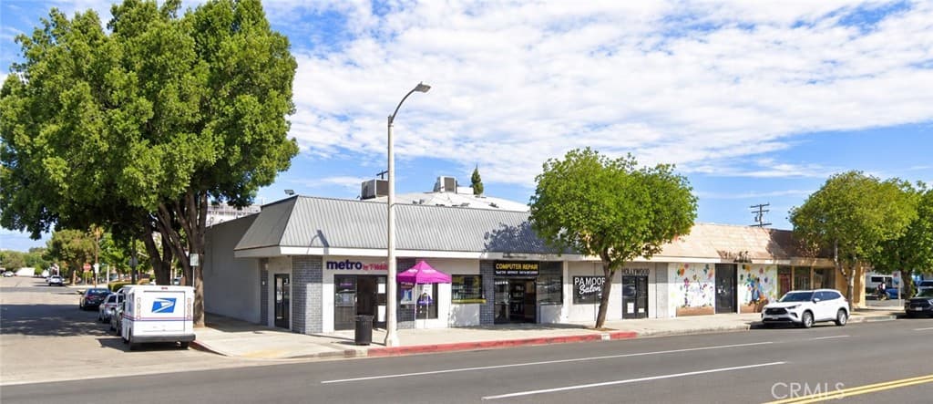 Commercial at 205 E Mission, Pomona — photo 1 of 1