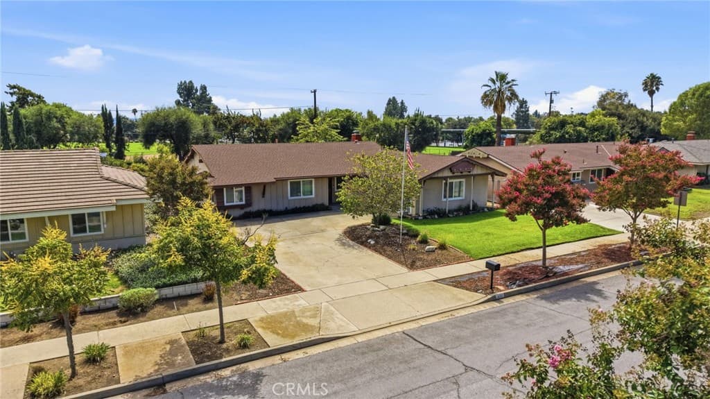 Home at 610 Ridgefield, Claremont — photo 2 of 12