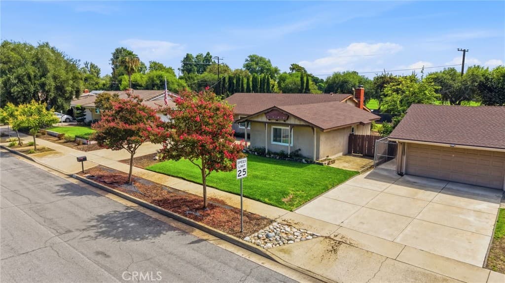 Home at 610 Ridgefield, Claremont — photo 3 of 12