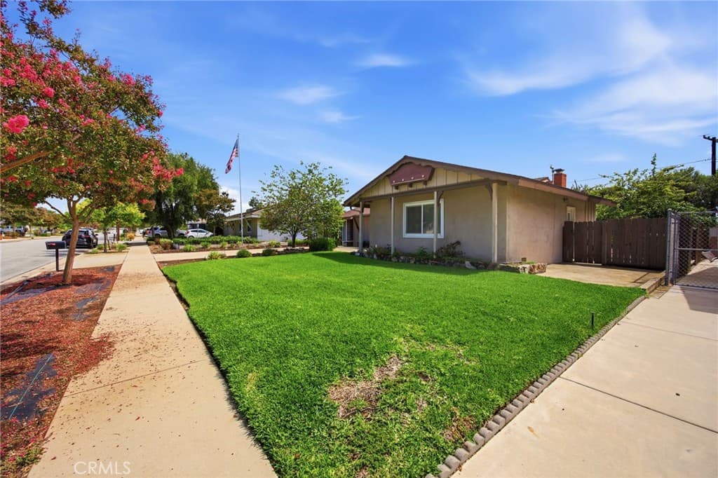 Home at 610 Ridgefield, Claremont — photo 6 of 12
