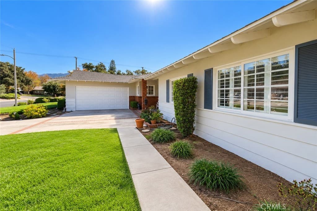 Home at 644 Crestglen Road, Glendora — photo 10 of 12