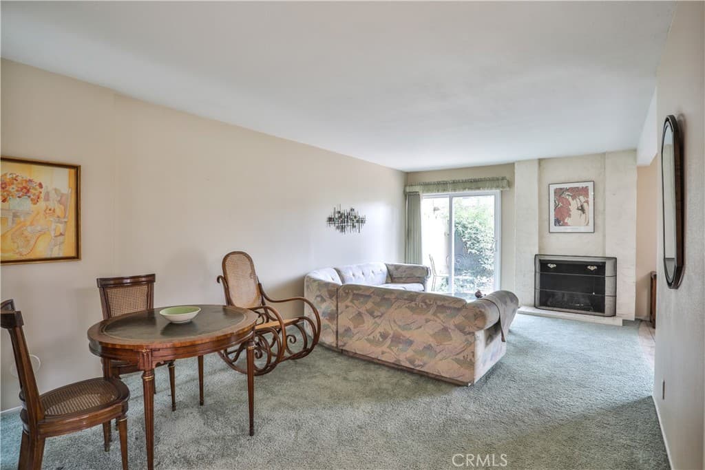 Townhouse at 672 Greendale Lane, Pomona — photo 5 of 12