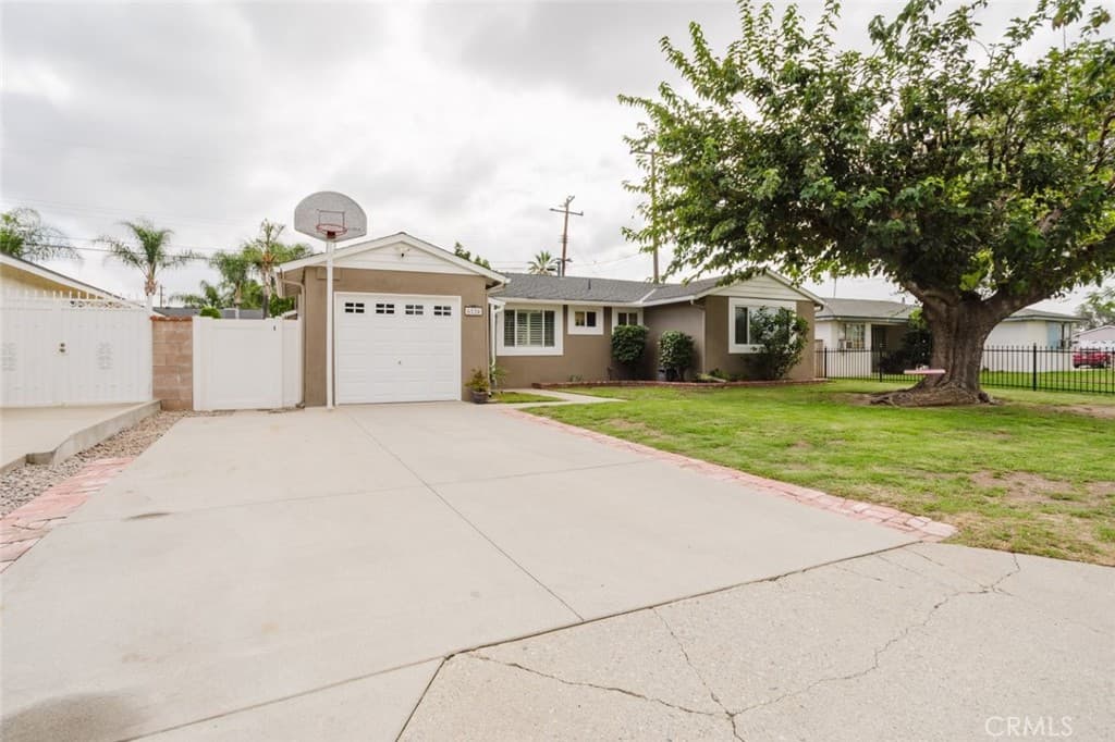 Home at 6124 N Fairvale Drive, Azusa — photo 3 of 12