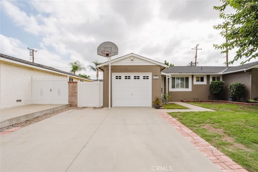 Home at 6124 N Fairvale Drive, Azusa — photo 4 of 12