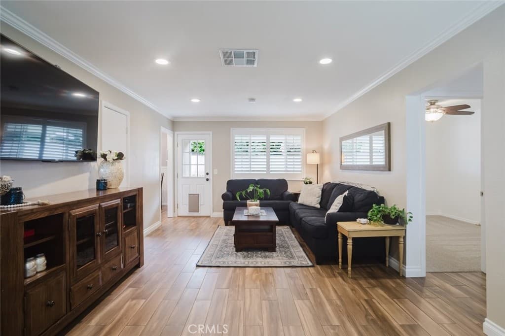 Home at 6124 N Fairvale Drive, Azusa — photo 6 of 12