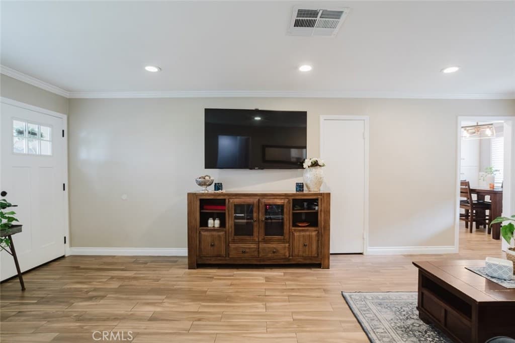 Home at 6124 N Fairvale Drive, Azusa — photo 10 of 12