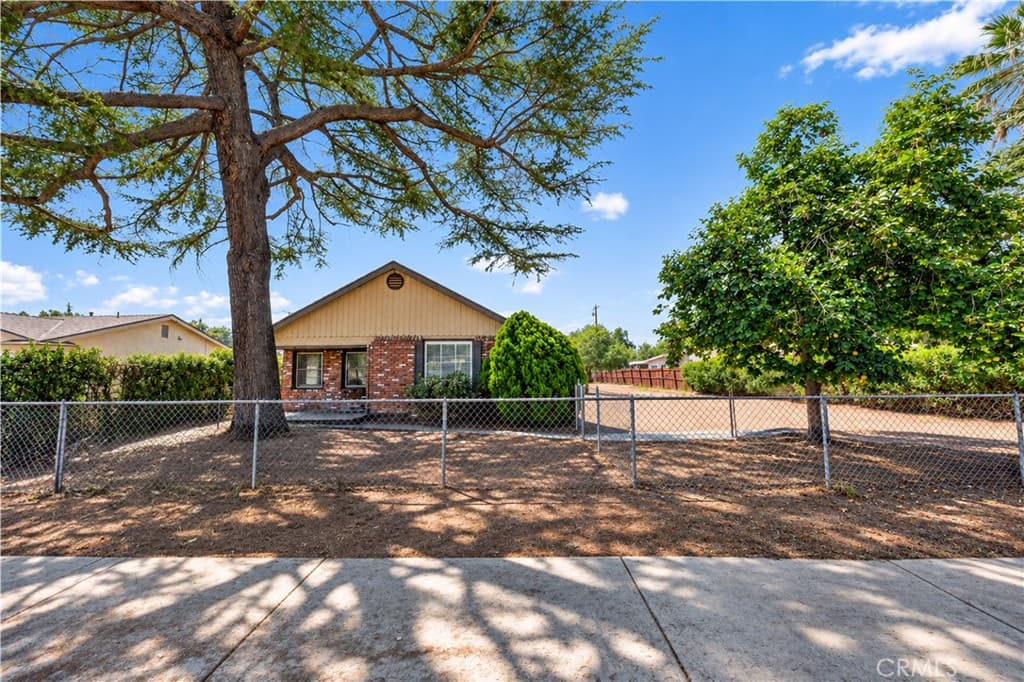 Home at 11704 Emery Street, El Monte — photo 2 of 12