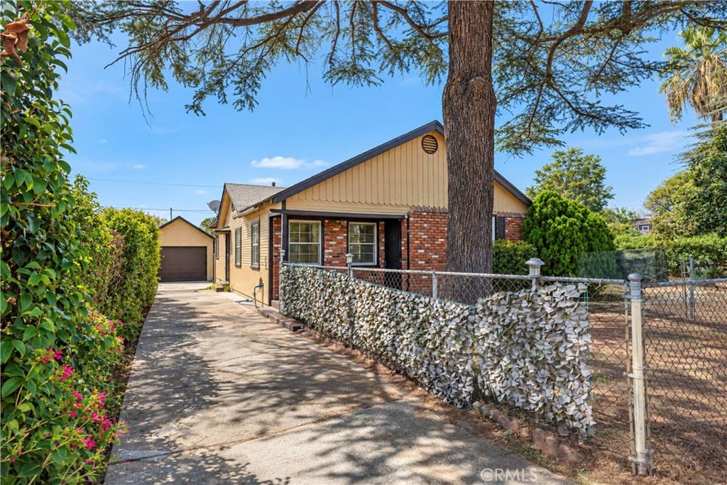 Home at 11704 Emery Street, El Monte — photo 4 of 12