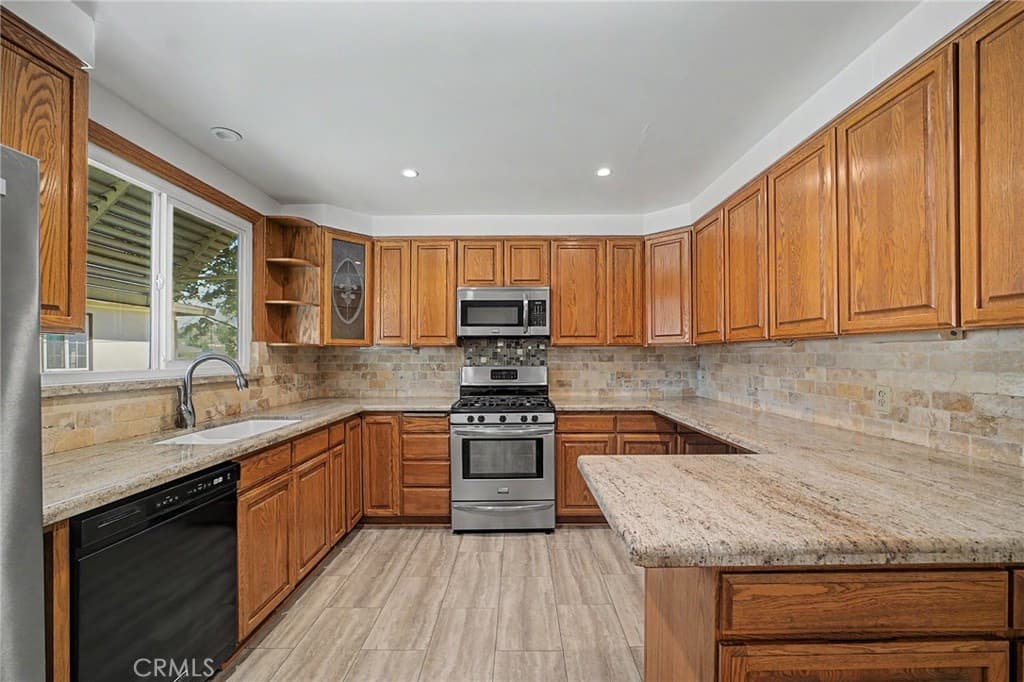 Home at 347 W Leeside, Glendora — photo 3 of 12