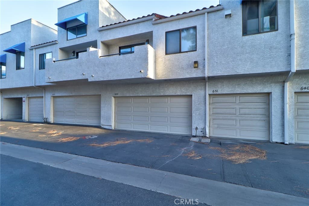 Townhouse at 652 Park Shadow Court 39, Baldwin Park — photo 2 of 12