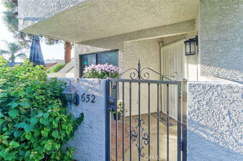 Townhouse at 652 Park Shadow Court 39, Baldwin Park — photo 5 of 12