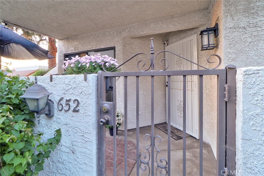 Townhouse at 652 Park Shadow Court 39, Baldwin Park — photo 6 of 12