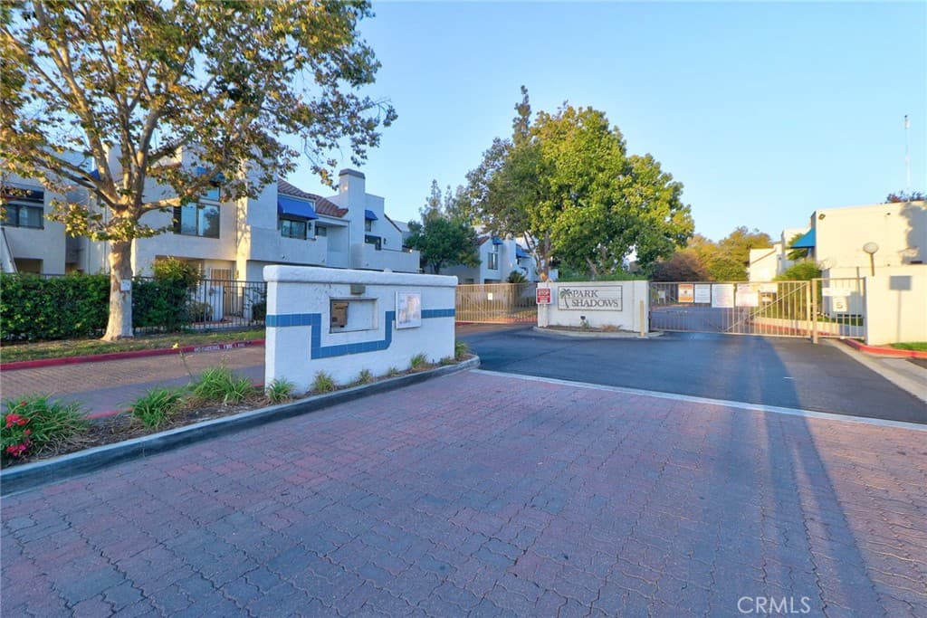 Townhouse at 652 Park Shadow Court 39, Baldwin Park — photo 8 of 12