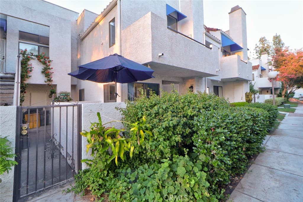 Townhouse at 652 Park Shadow Court 39, Baldwin Park — photo 9 of 12
