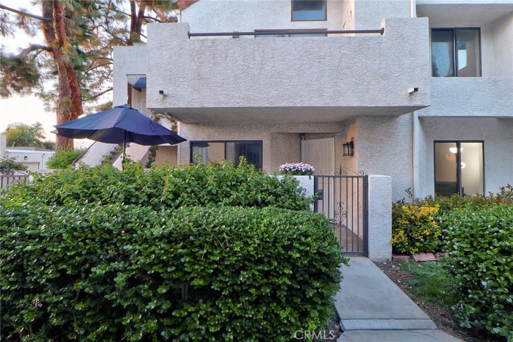 Townhouse at 652 Park Shadow Court 39, Baldwin Park — photo 10 of 12